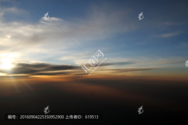 飛機(jī)上看晚霞