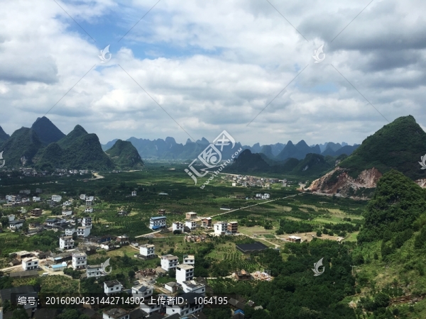 在貴廣高鐵上看到的廣西風(fēng)光