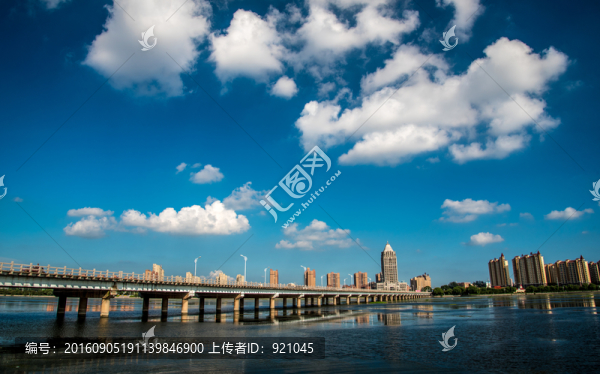 濱河風(fēng)光
