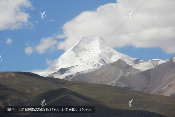 青藏高原雪山