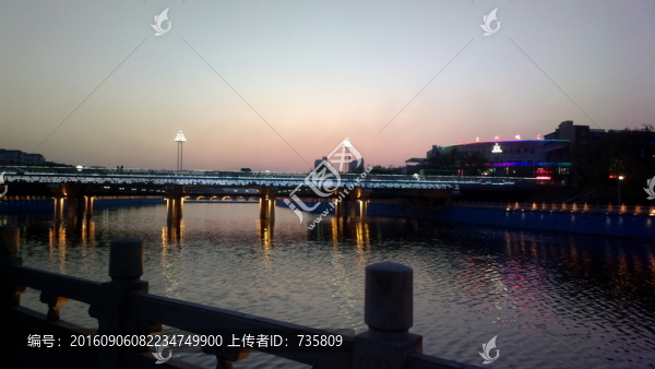 河邊暮色