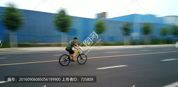 騎自行車