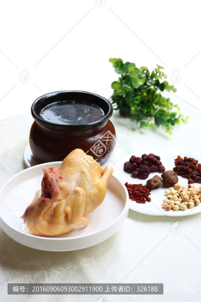 五圓燉整雞