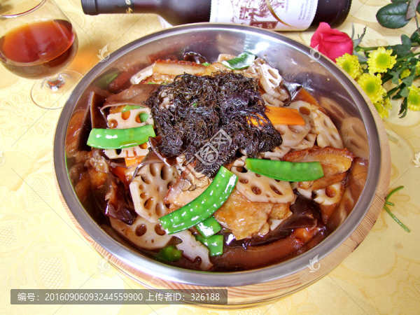 大盤面筋燜燒腩