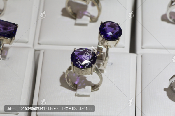 寶石戒指