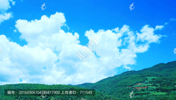 藍(lán)天白云大山