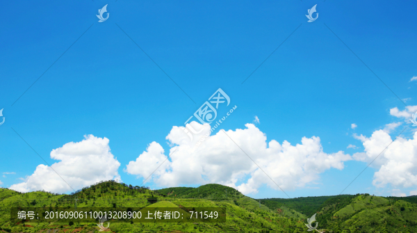藍(lán)天白云大山風(fēng)光