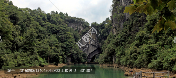 龍橋,山與山牽手的天生橋