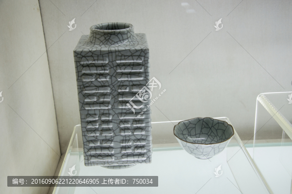 景德鎮(zhèn)裂紋釉陶瓷