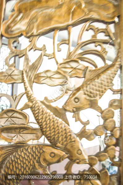 鯉魚戲水窗雕