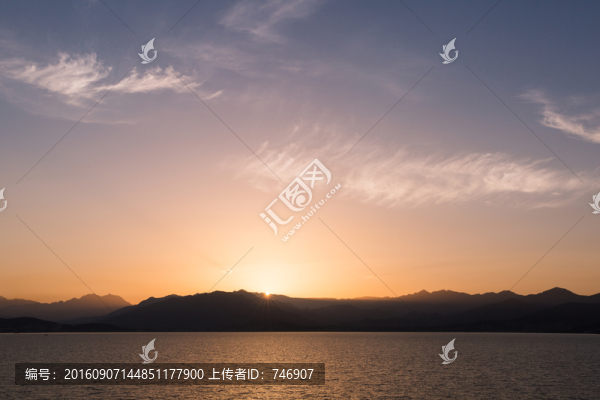 海上日出