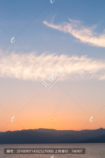 海上日出