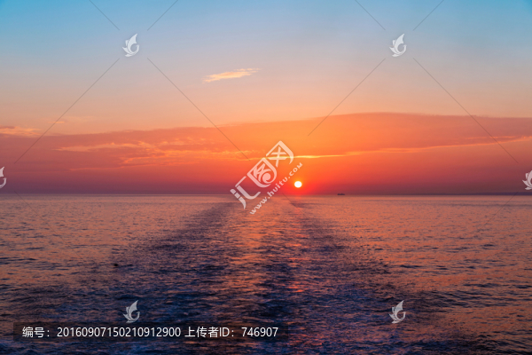 海上落日