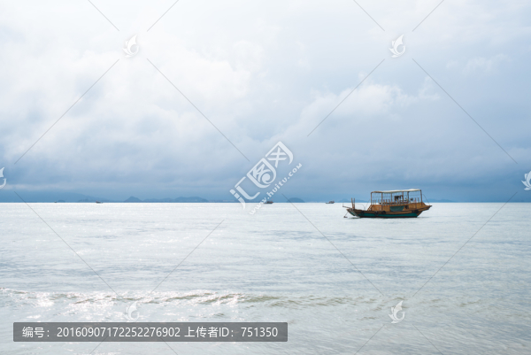 大海上的漁船