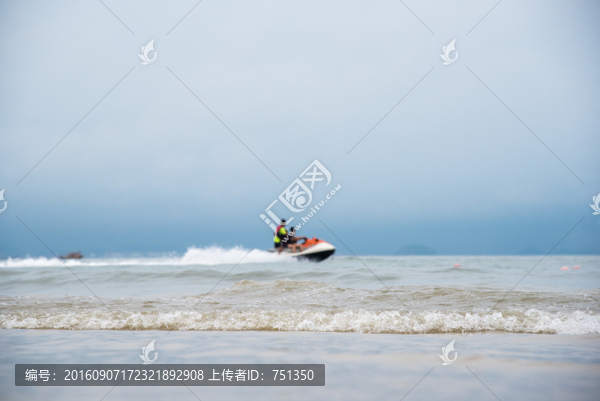 海浪摩托艇