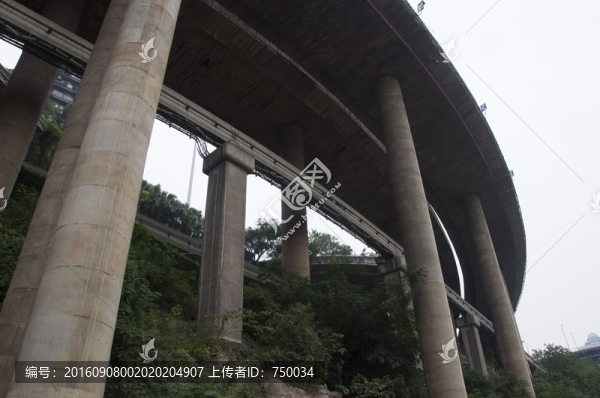 高架橋底