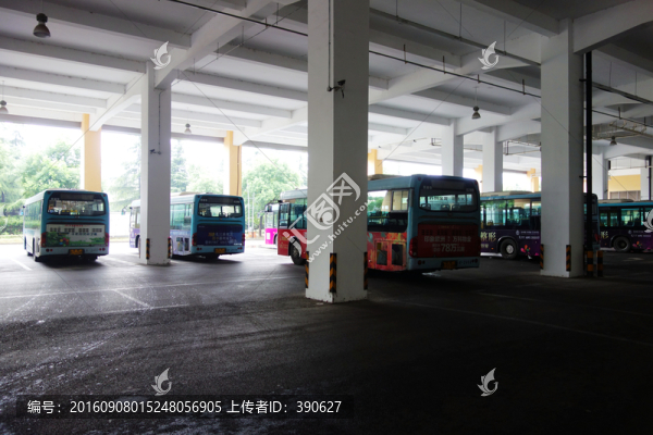 公共汽車首末站
