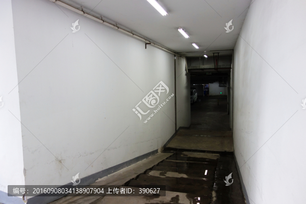 安全通道,地下停車場步行通道