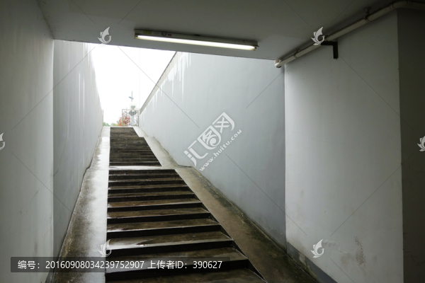 安全通道,地下停車場步行通道