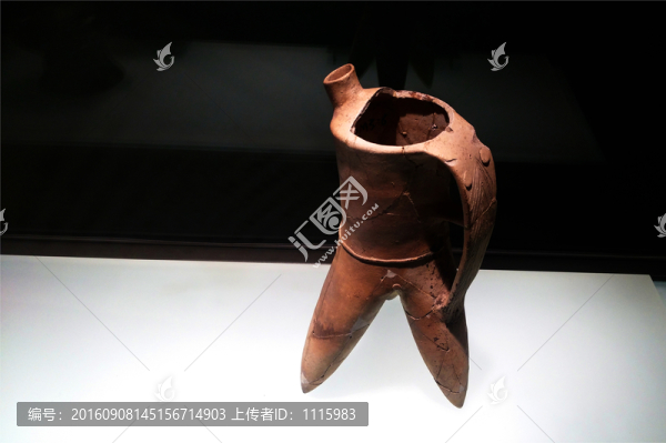 白陶酒器