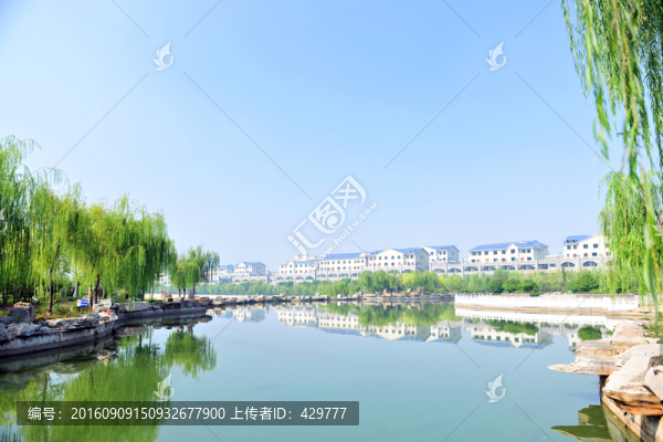湖畔風(fēng)景