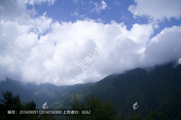 高山云涌