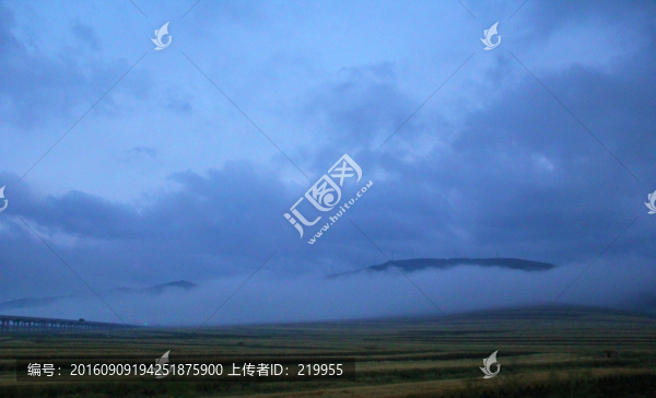 大地,遠(yuǎn)山,云霧