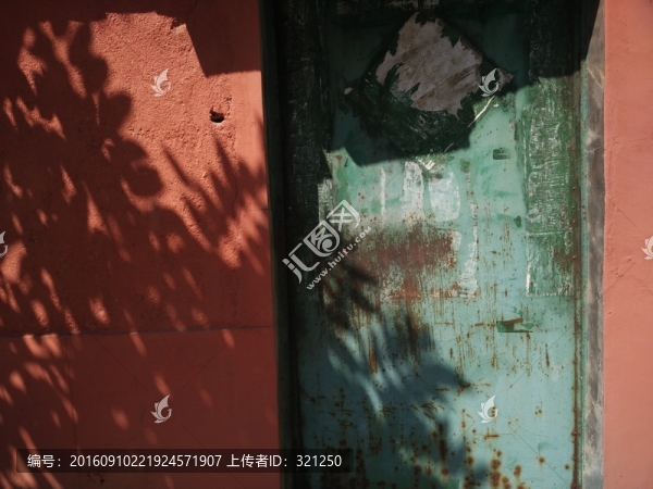 鐵門光影墻