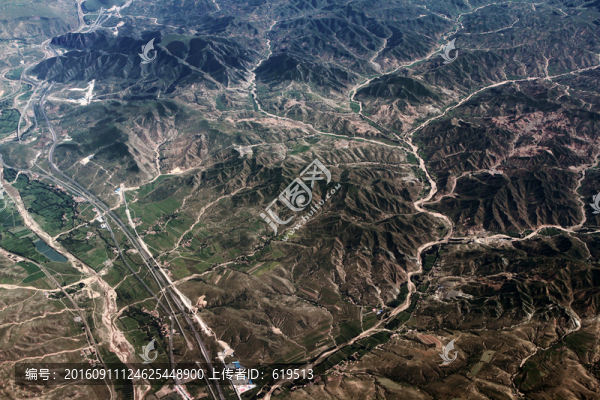 俯瞰華北的山川大地
