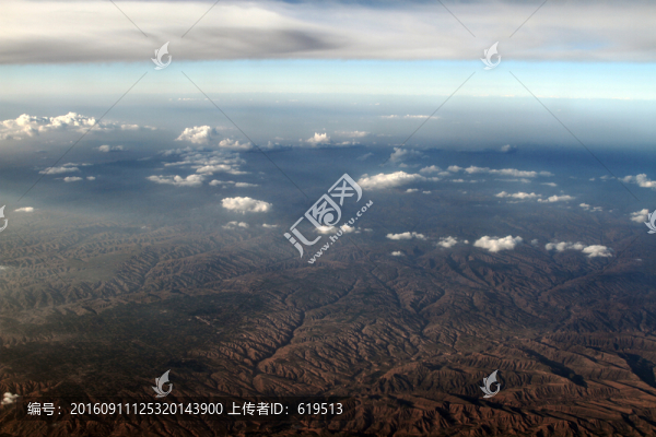 俯瞰大西北的山川