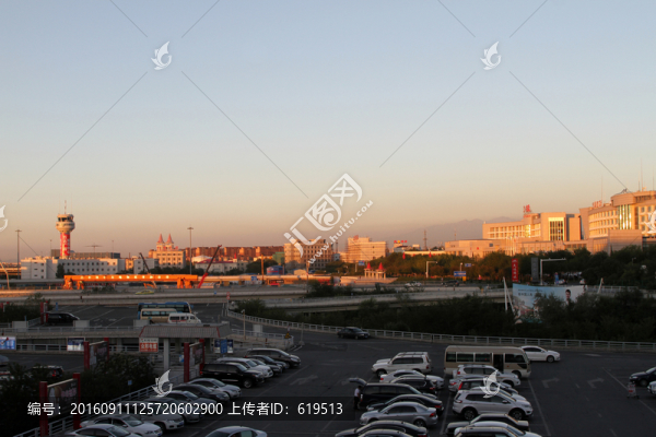 夕陽下的烏魯木齊機(jī)場