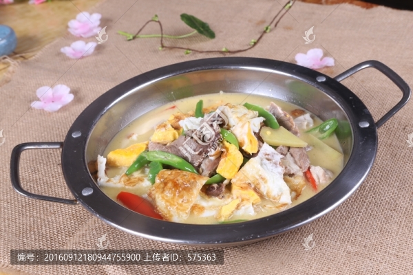 拆骨肉燜荷包蛋