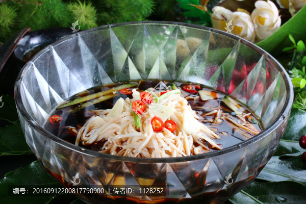 撈拌金針菇