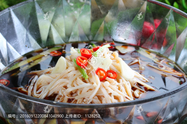 撈拌金針菇