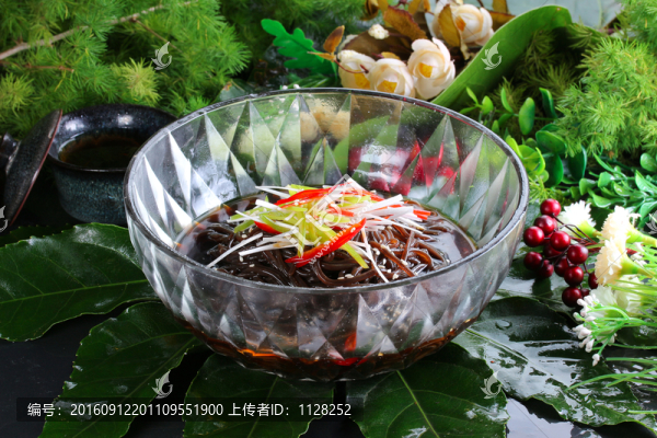 撈汁蕨根粉