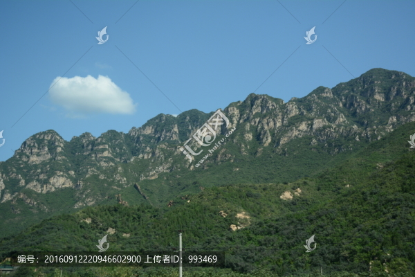 巖石山