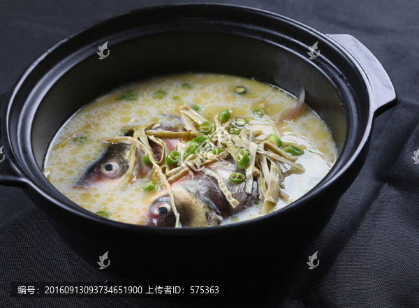 蘆葦筍煮魚頭