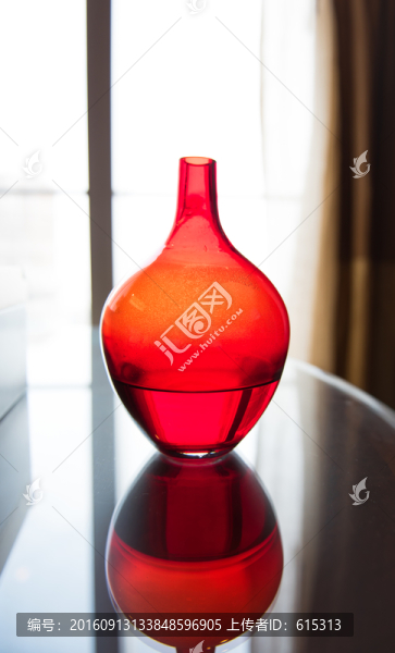 紅色玻璃花瓶