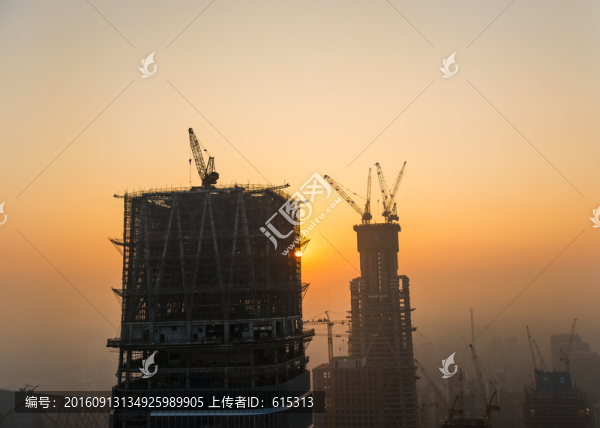 清晨城市高層建筑工程