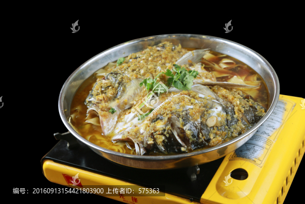 鄉(xiāng)村水庫(kù)魚頭