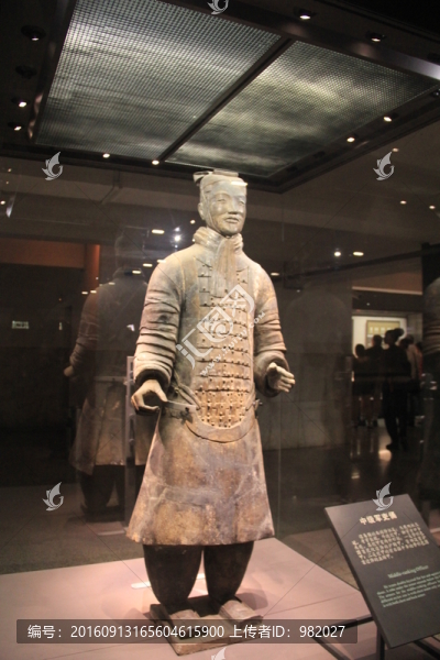 中級(jí)軍吏俑