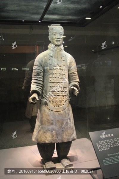 中級(jí)軍吏俑