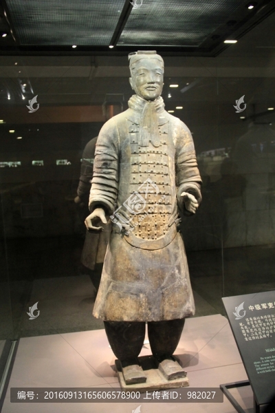 中級(jí)軍吏俑