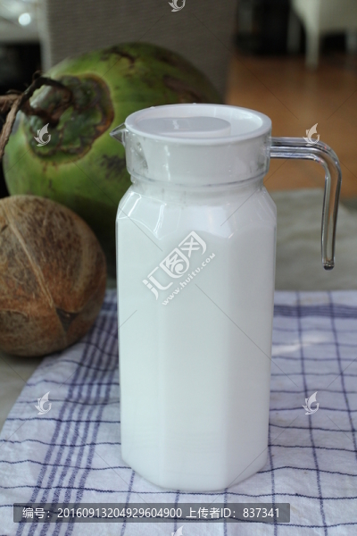 現(xiàn)榨椰子汁