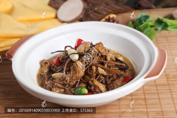 茶樹菇煨土雞