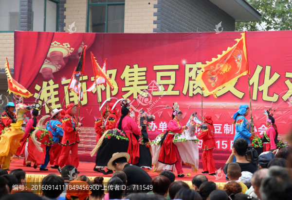 跑旱船舞臺(tái)演出