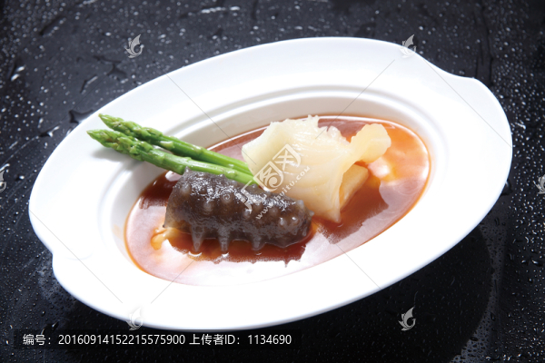 金湯海參燴魚(yú)翅