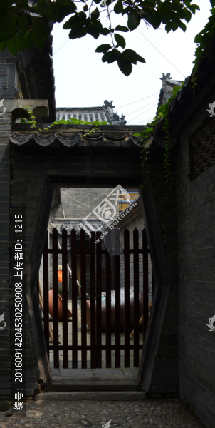 后院側(cè)門