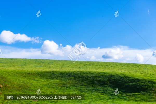 唯美藍天白云綠地