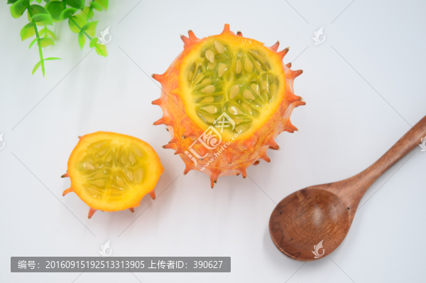 切開(kāi)的火參果